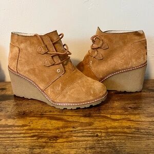 Toms Desert Wedge Women's Wheat Suede Bootie Size 6.5